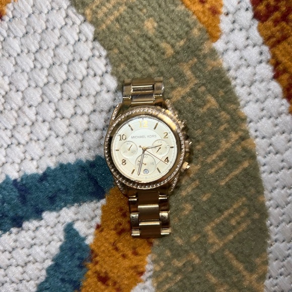 Michael Kors Gold-Tone Women’s Watch (Small Wrist) - Picture 4 of 6